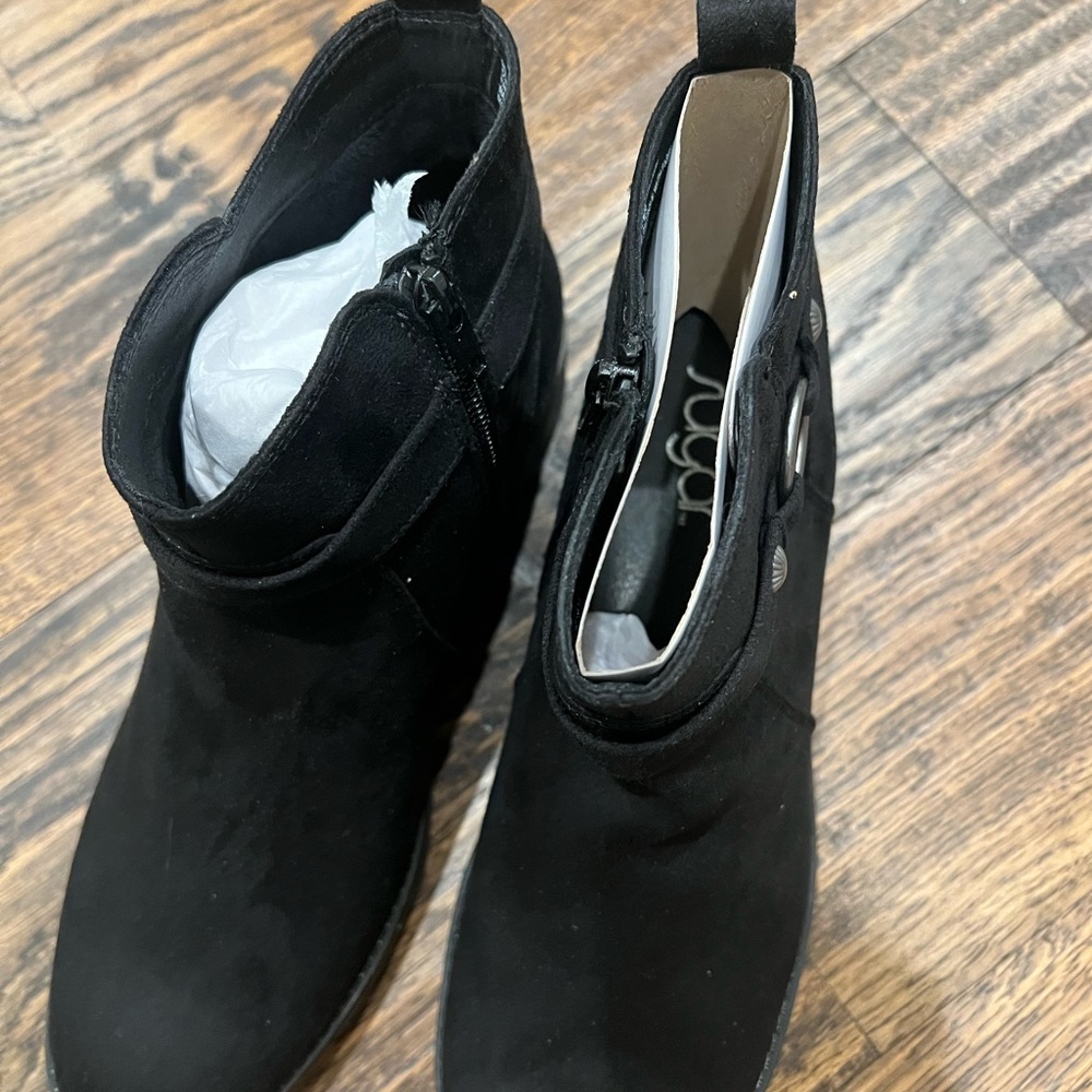 black boots - Picture 6 of 6
